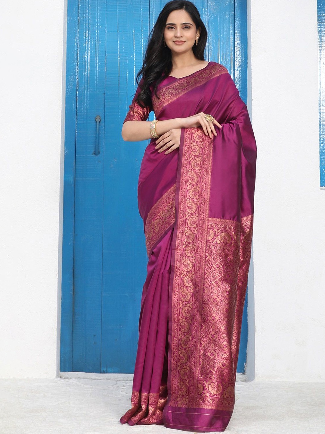 

Mitera Woven Design Zari Silk Blend Kanjeevaram Saree, Magenta