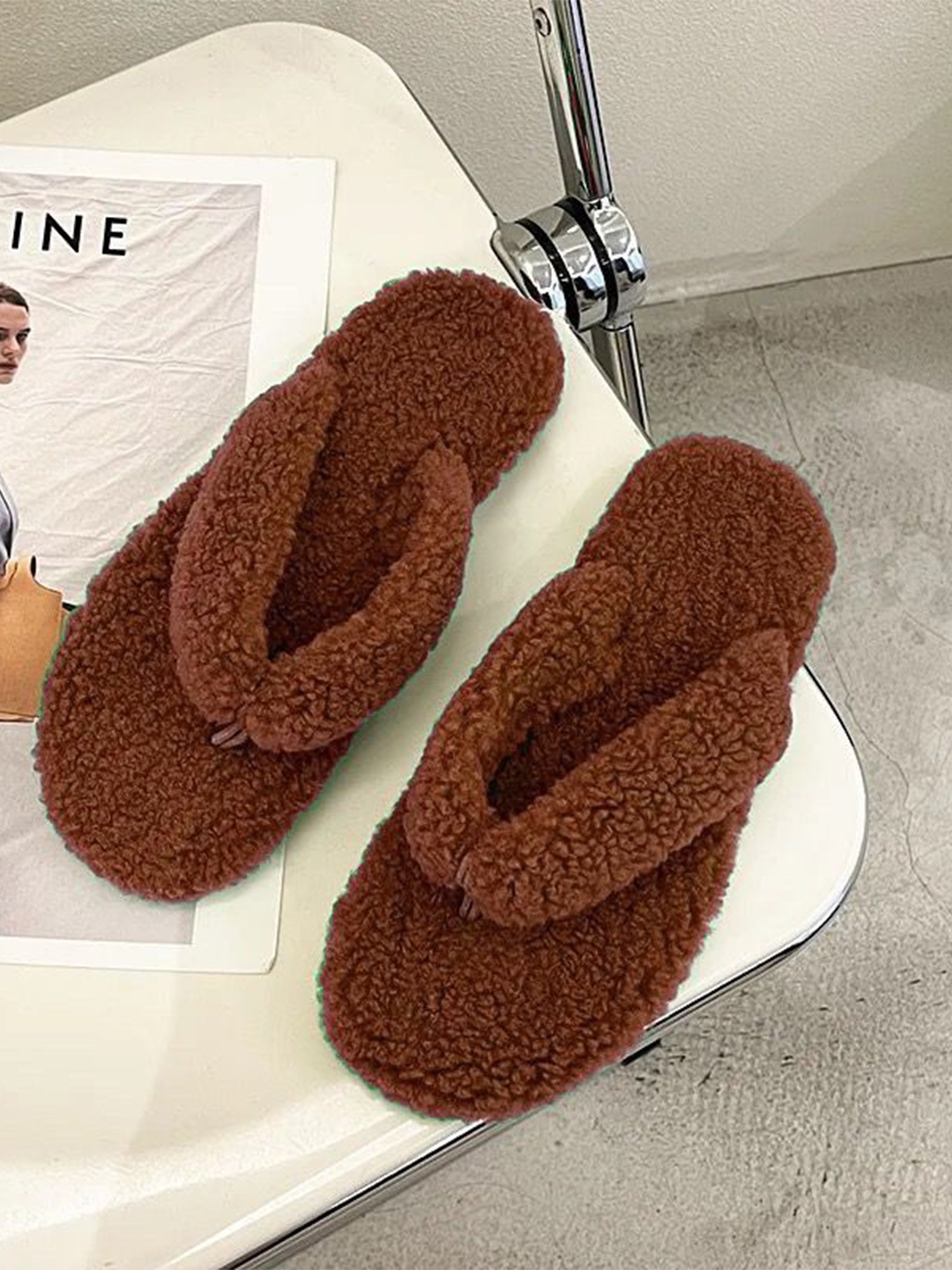 

WOLVESDEN Women Room Slippers, Brown