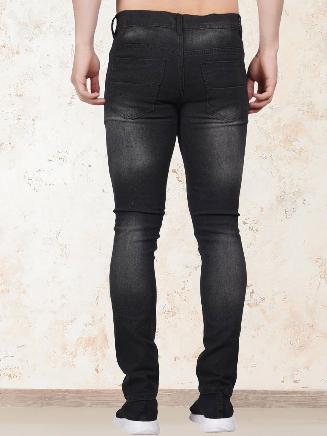 

LINARIA Men Classic Mildly Distressed Light Fade Jeans, Grey