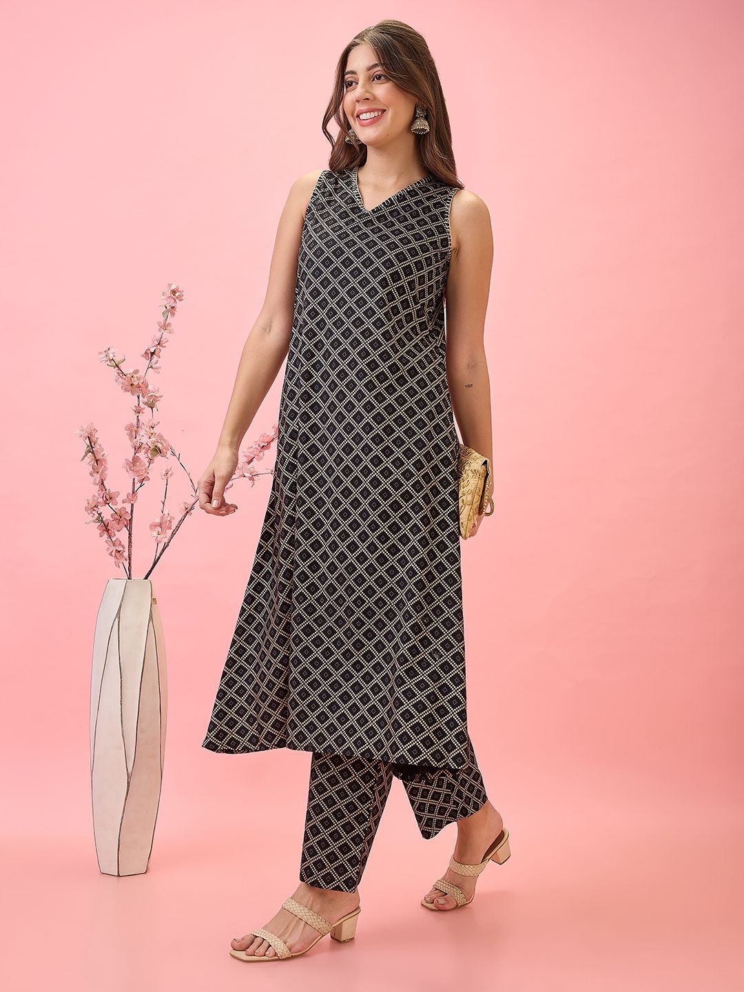 

Globus Thread Work Detail V-Neck A-Line Workwear Kurta & Pants Set, Black