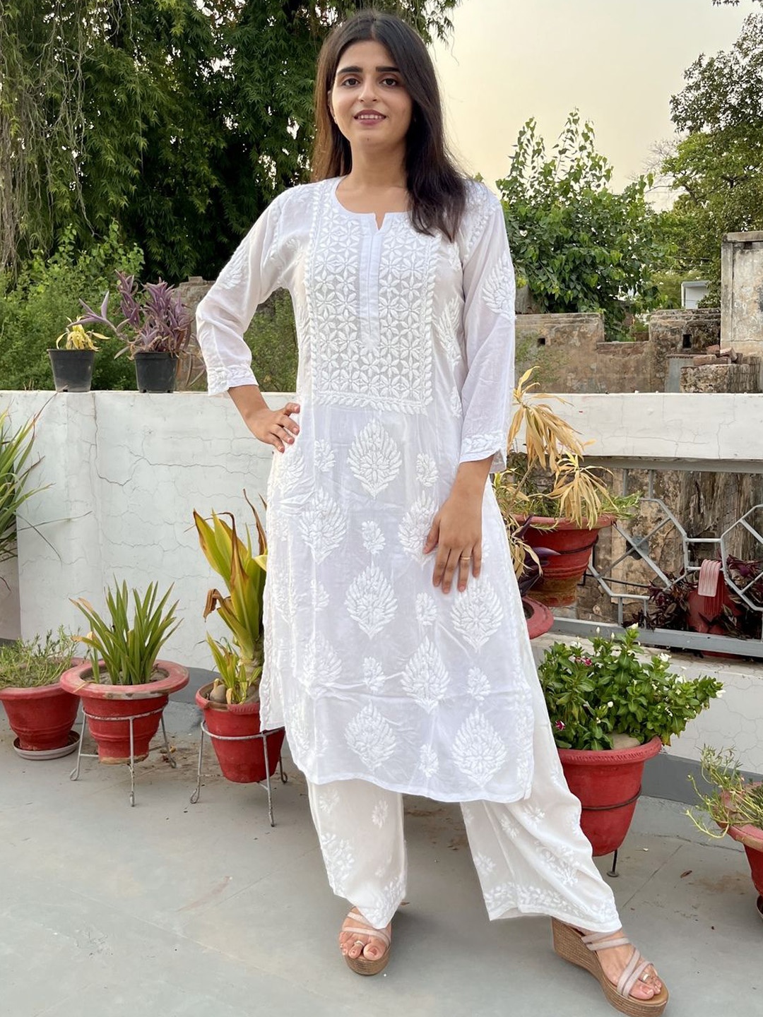 

Everything In Chikankari Women Embroidered Chikankari Kurta, White