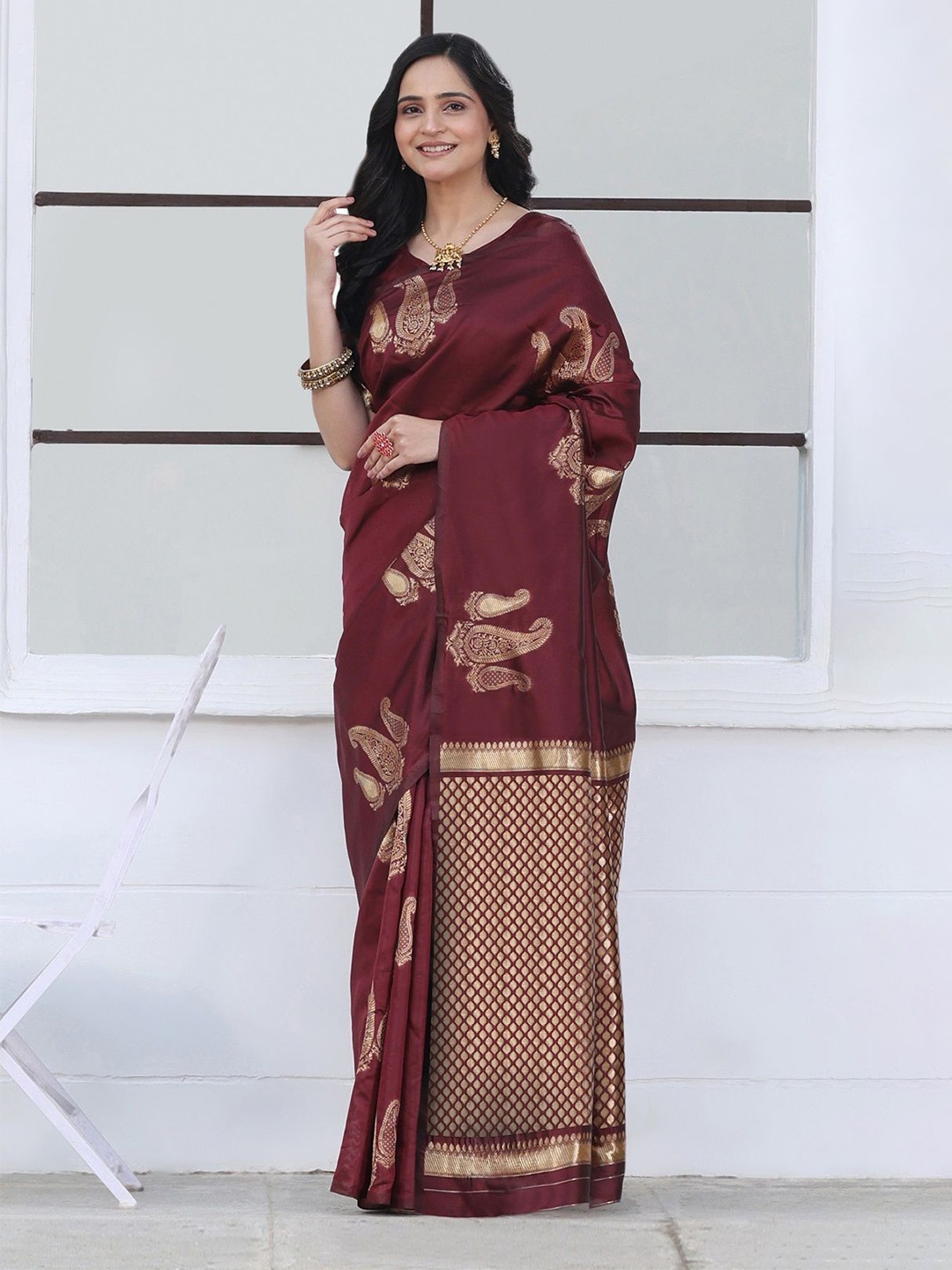 

Iris Woven Design Zari Silk Blend Kanjeevaram Saree, Maroon