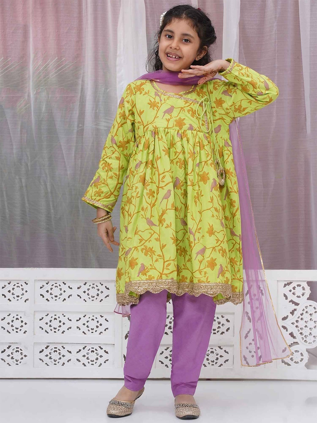 

Little Bansi Girls Ethnic Motifs Regular Pure Cotton Kurta with Pyjamas & With Dupatta, Green