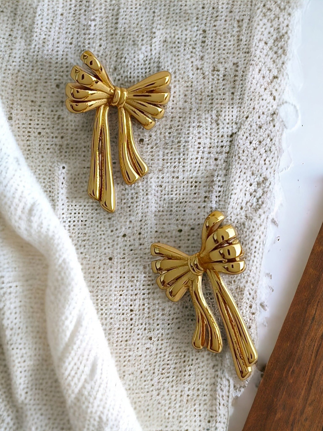 

JEWILLEY Contemporary Studs Earrings, Gold