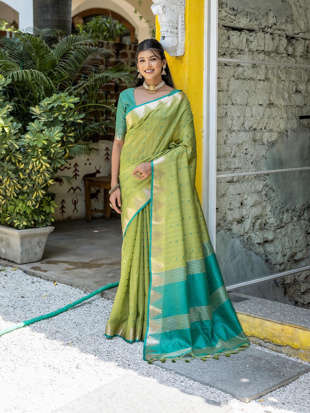 

Ekta Textiles Woven Design Zari Pure Silk Banarasi Saree, Green