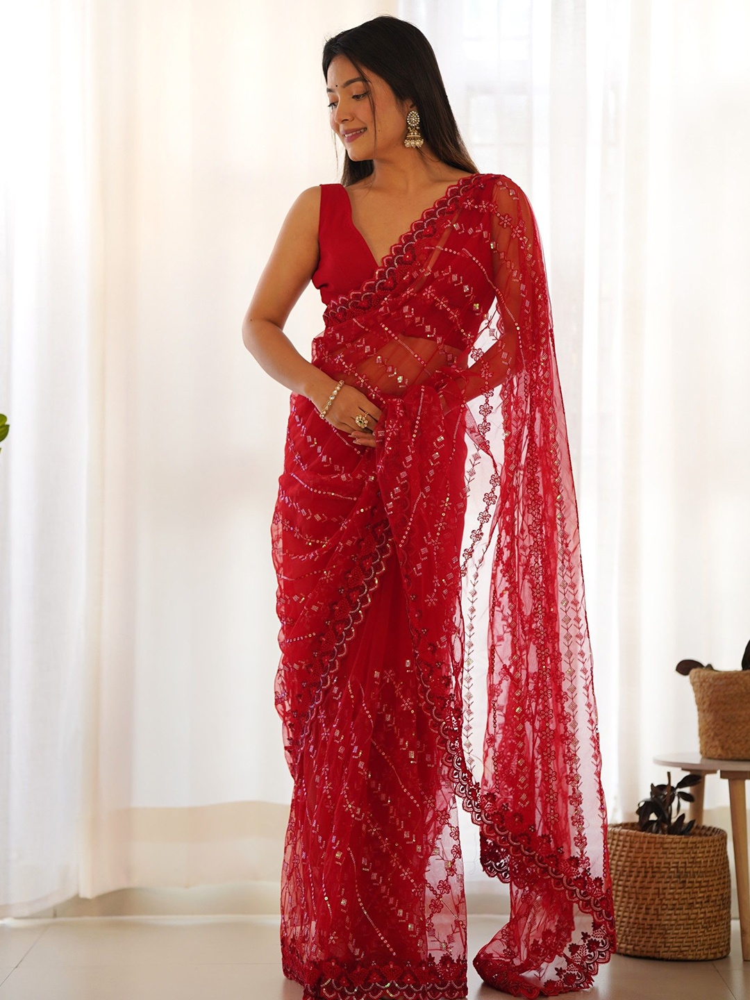 

Panzora Embellished Embroidered Net Saree, Red