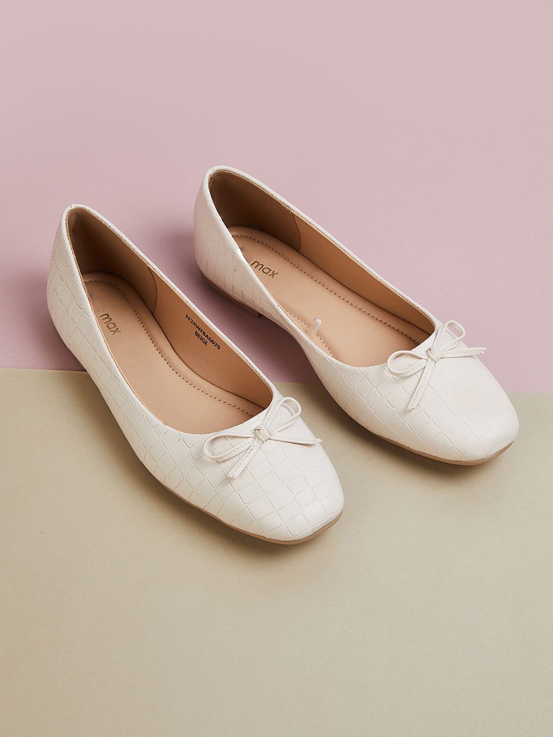 

max Women Colourblocked Core with Bows Flats, Beige