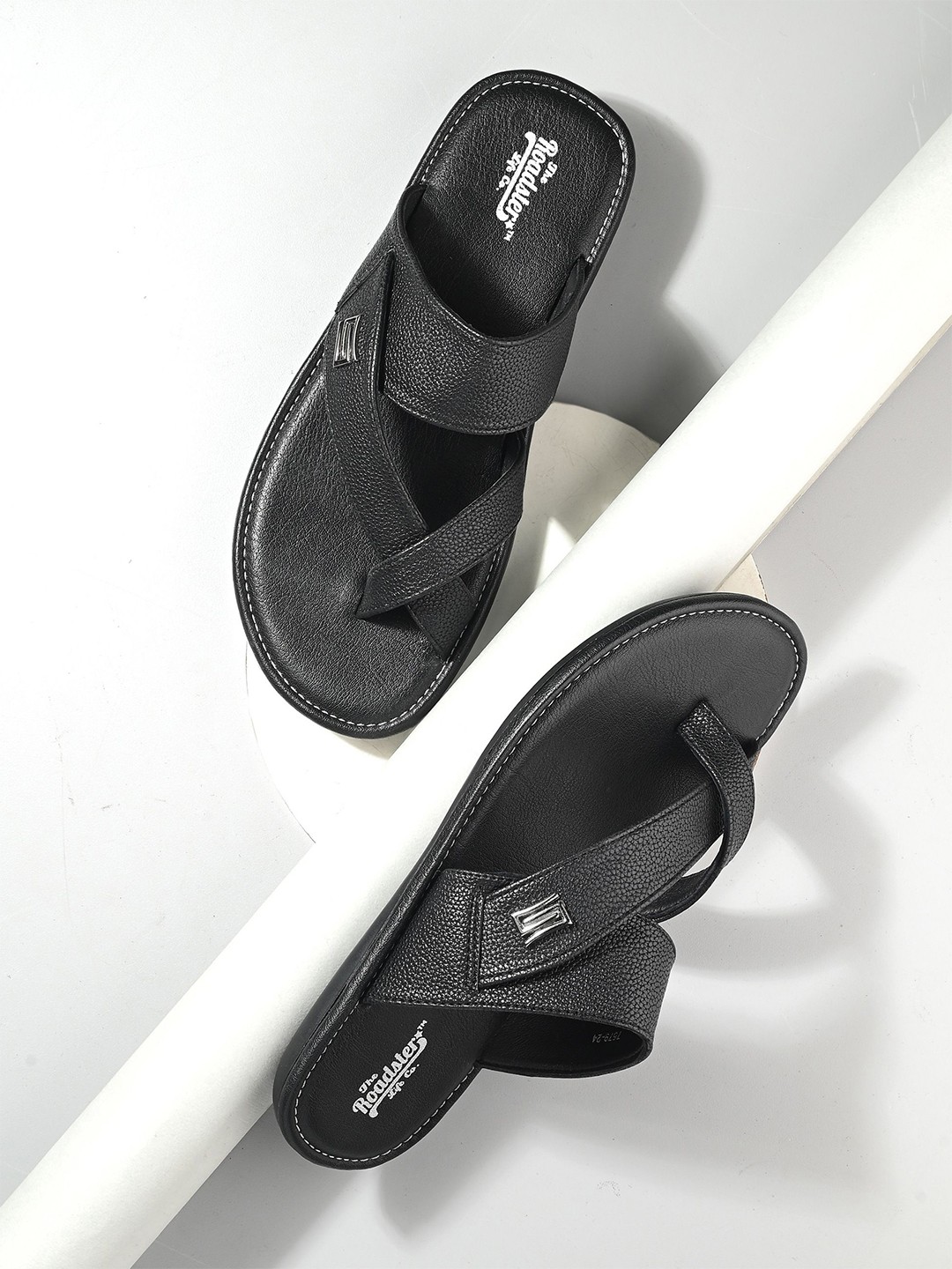 

The Roadster Lifestyle Co Men Comfort Sandals, Black