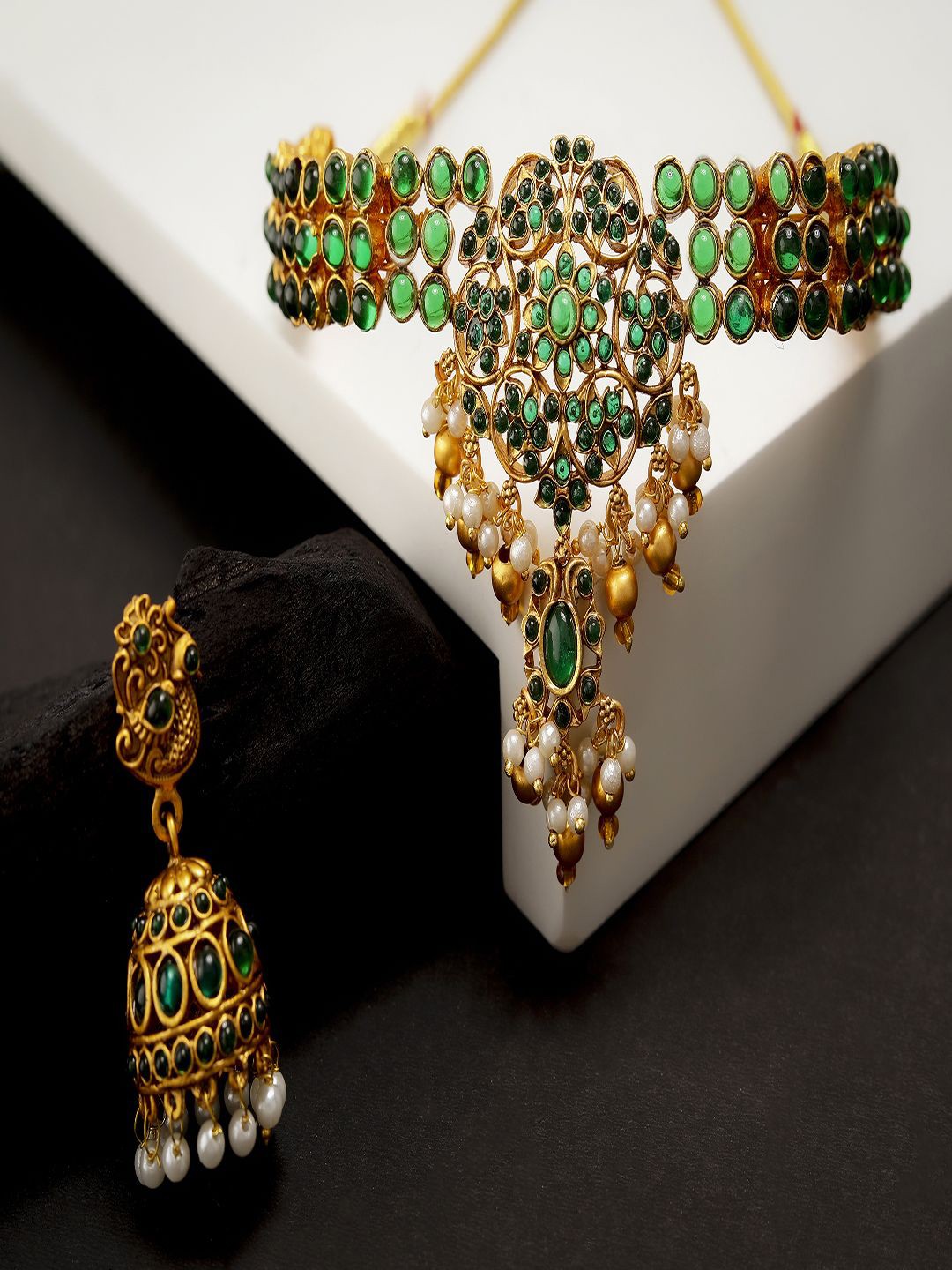 

PANASH Gold-Plated Kundan Stone Studded Jewellery Set
