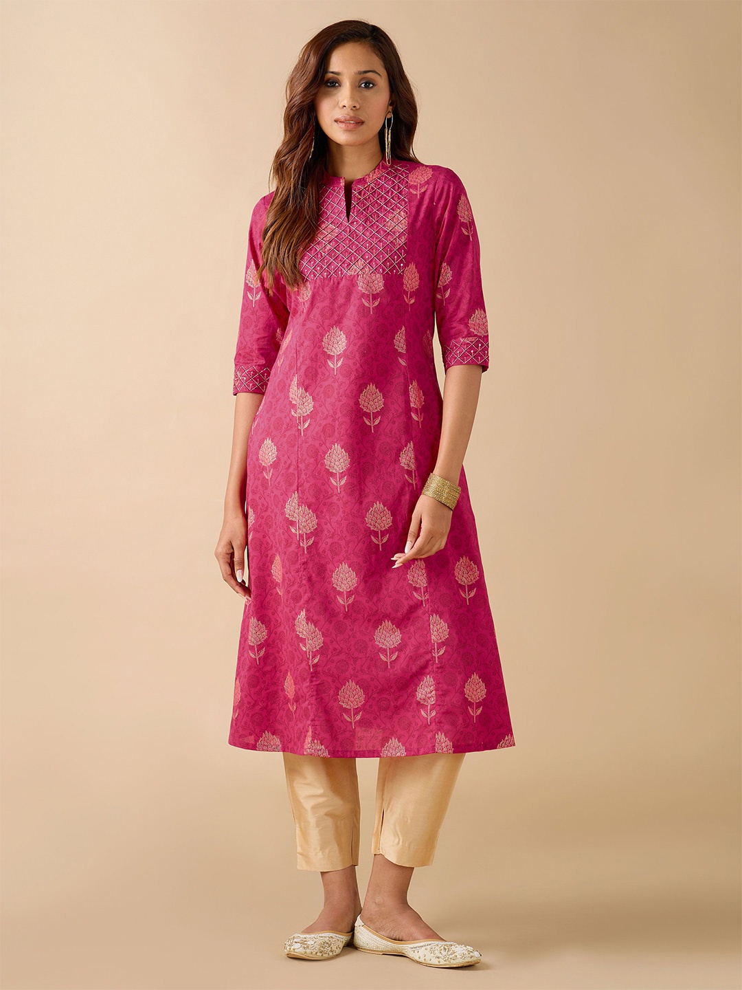 

Vismay Ethnic Motifs Embroidered Thread Work Kurta, Magenta