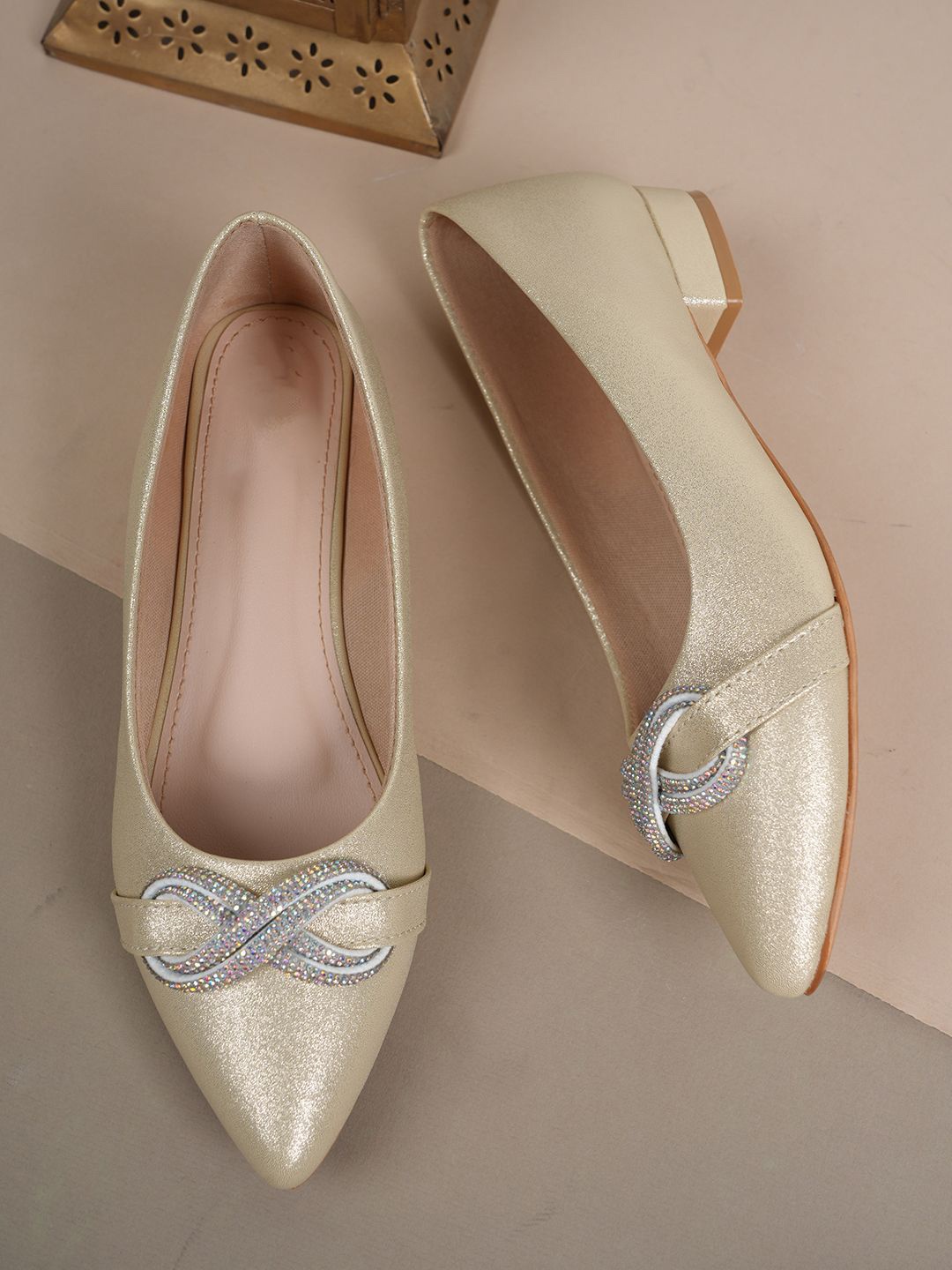 

Style Shoes Women Textured One Toe Flats, Gold