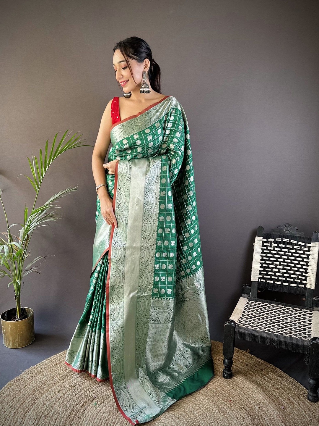 

Panzora Woven Design Zari Silk Blend Saree, Green