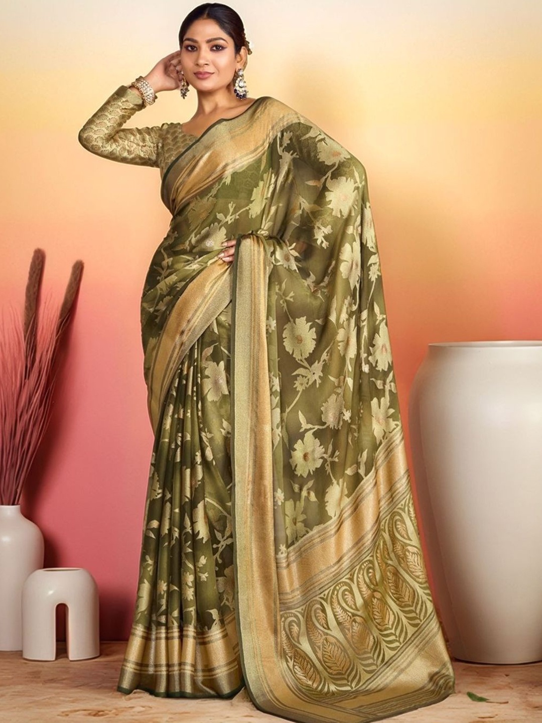 

Sangria Printed Saree With Blouse, Green