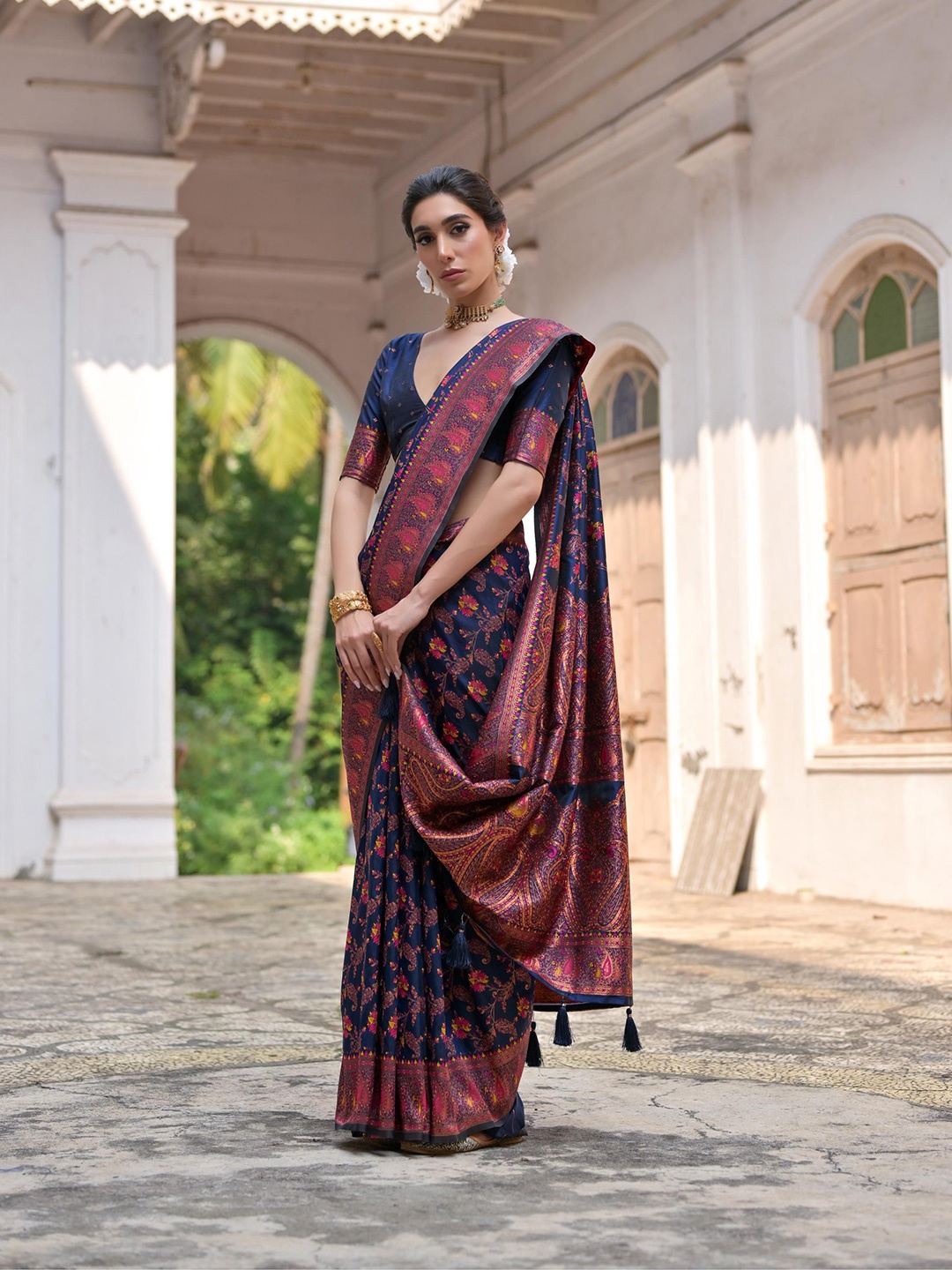 

Ekta Textiles Woven Design Zari Pure Silk Banarasi Saree, Navy blue