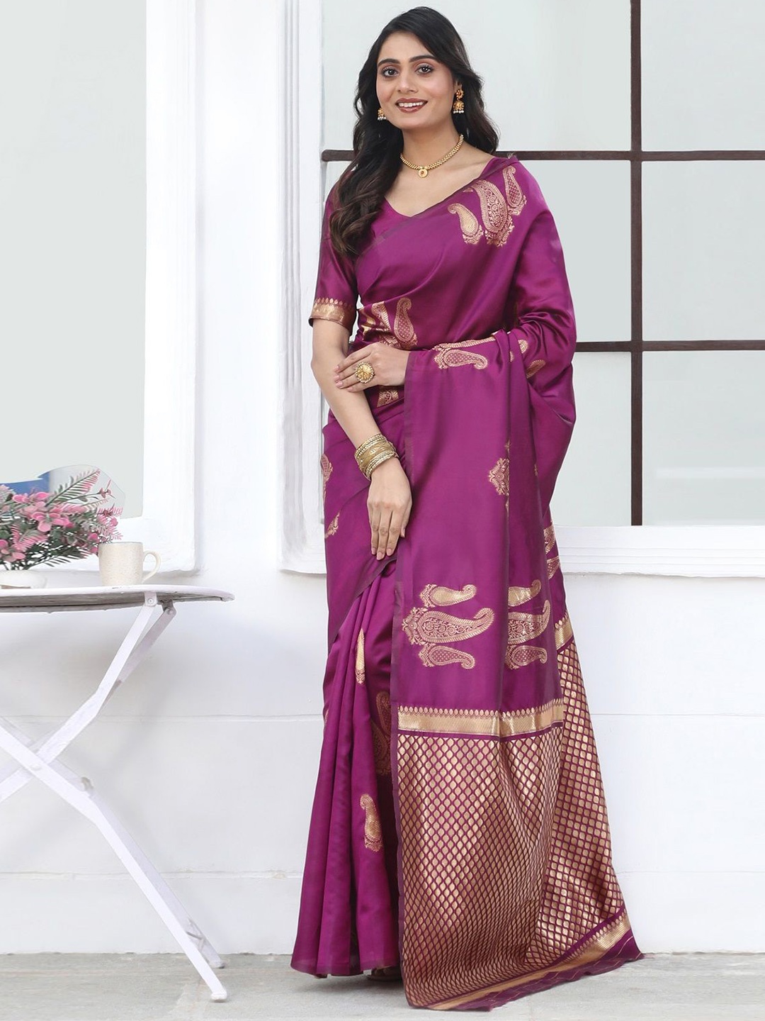 

Nimidiya Woven Design Zari Silk Blend Kanjeevaram Saree, Magenta
