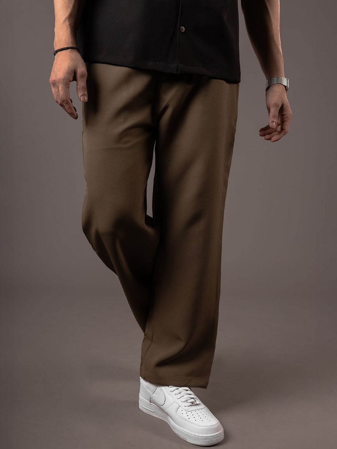 

The Forbidden Fruit Men Relaxed Straight Leg Straight Fit Trousers, Olive