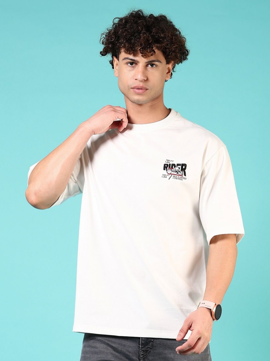 

V-Mart Men Typography Printed Monochrome Applique T-shirt, Off white