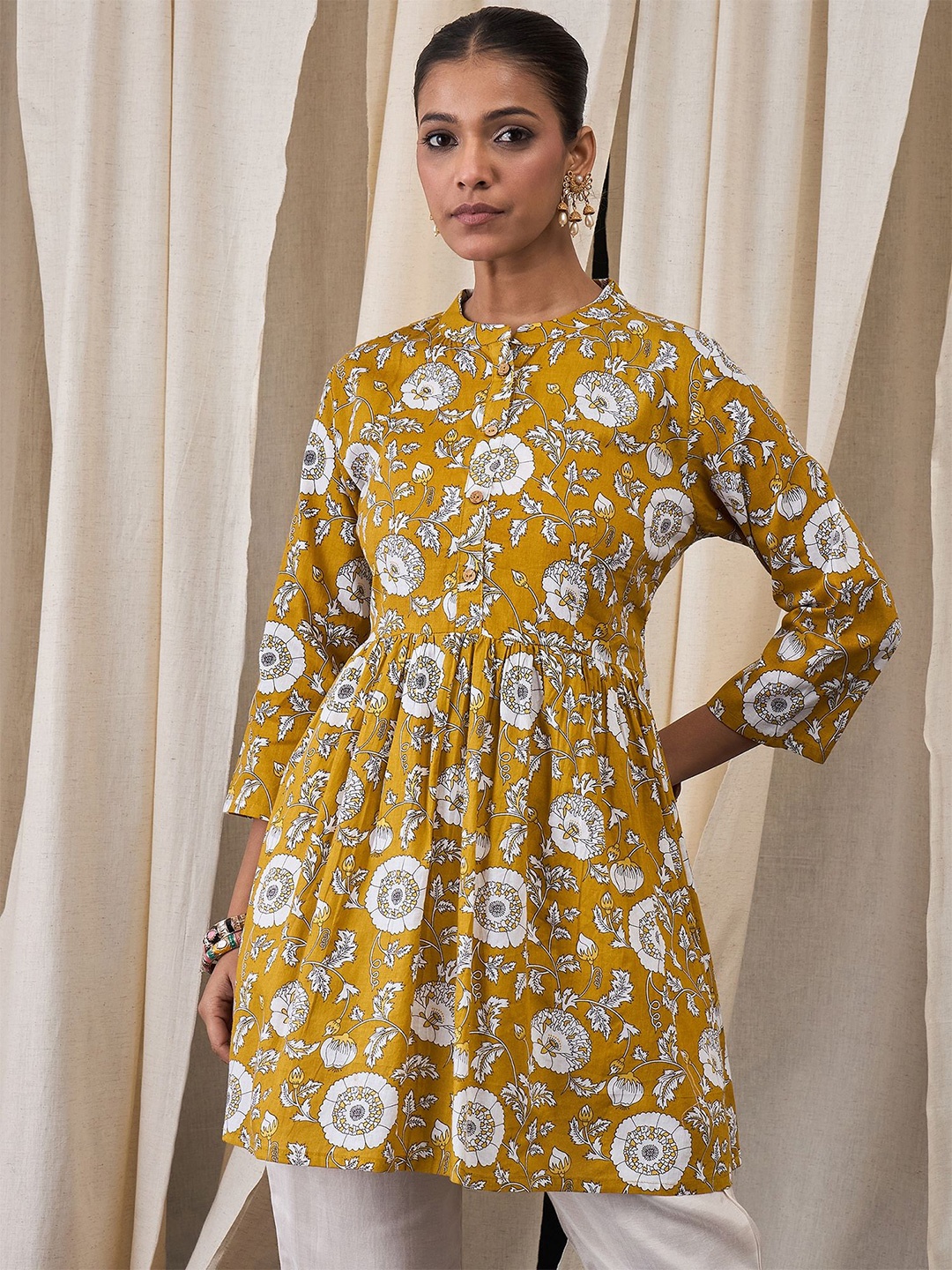 

Anouk Floral Printed Pure Cotton Pleated Anarkali Kurti, Mustard