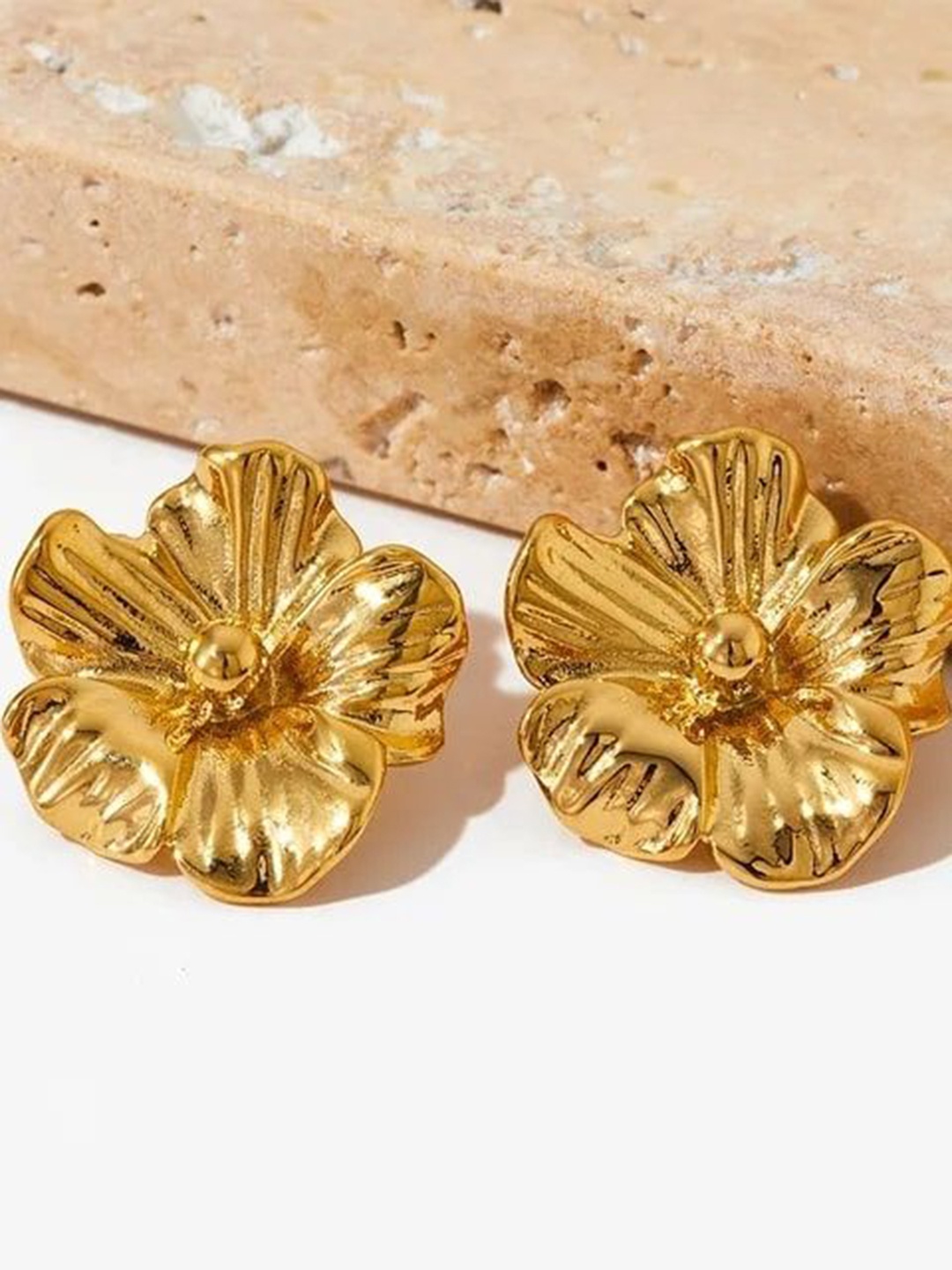 

JEWILLEY Contemporary Studs Earrings, Gold