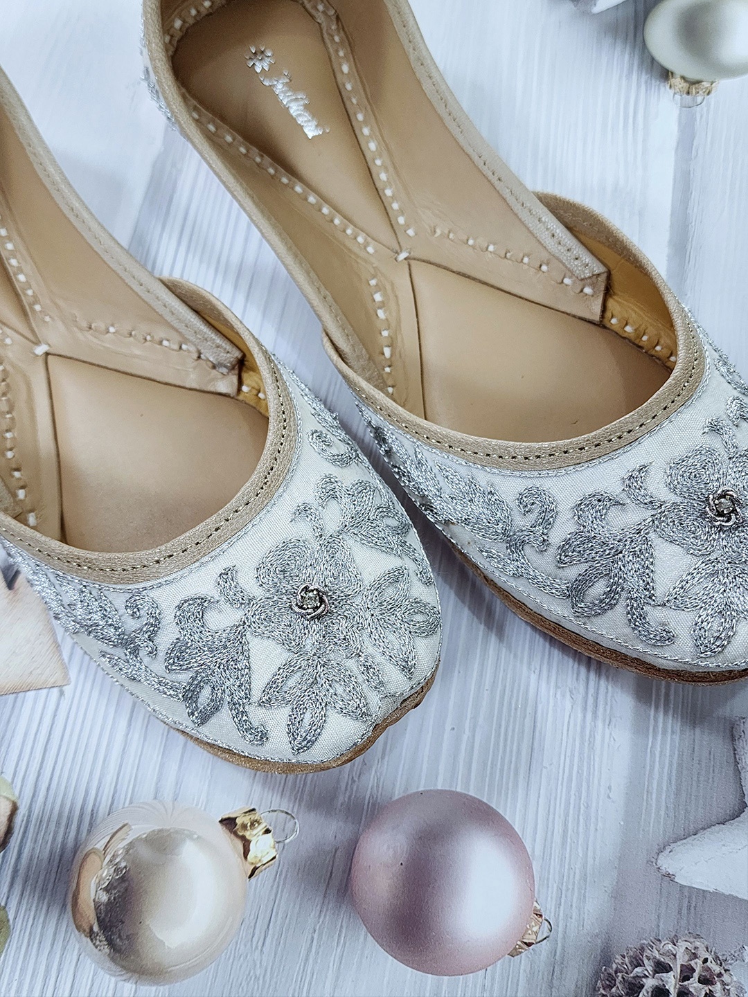 

Fulkari Women Embellished Ethnic Mojaris Flats, White