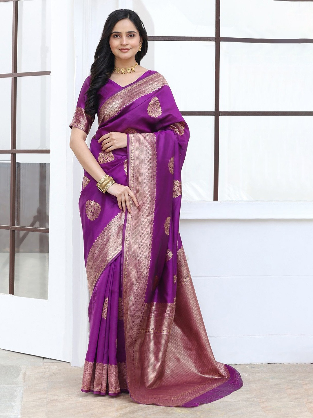 

Mitera Woven Design Zari Silk Blend Banarasi Saree, Purple