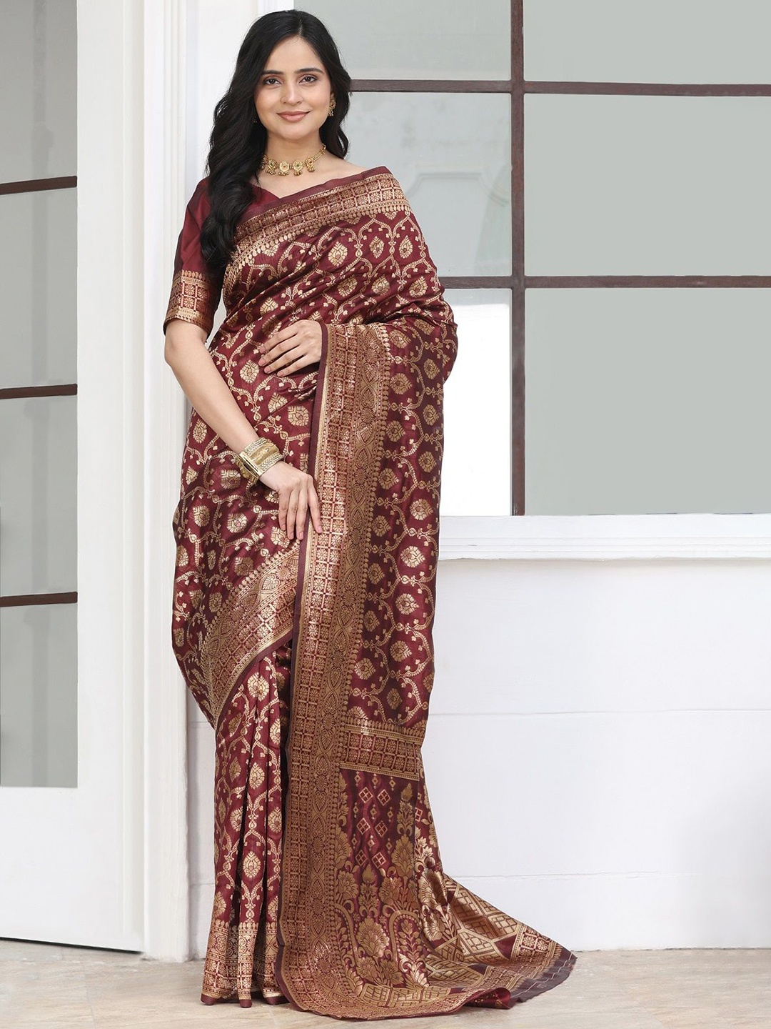 

Mitera Woven Design Zari Silk Blend Banarasi Saree, Maroon