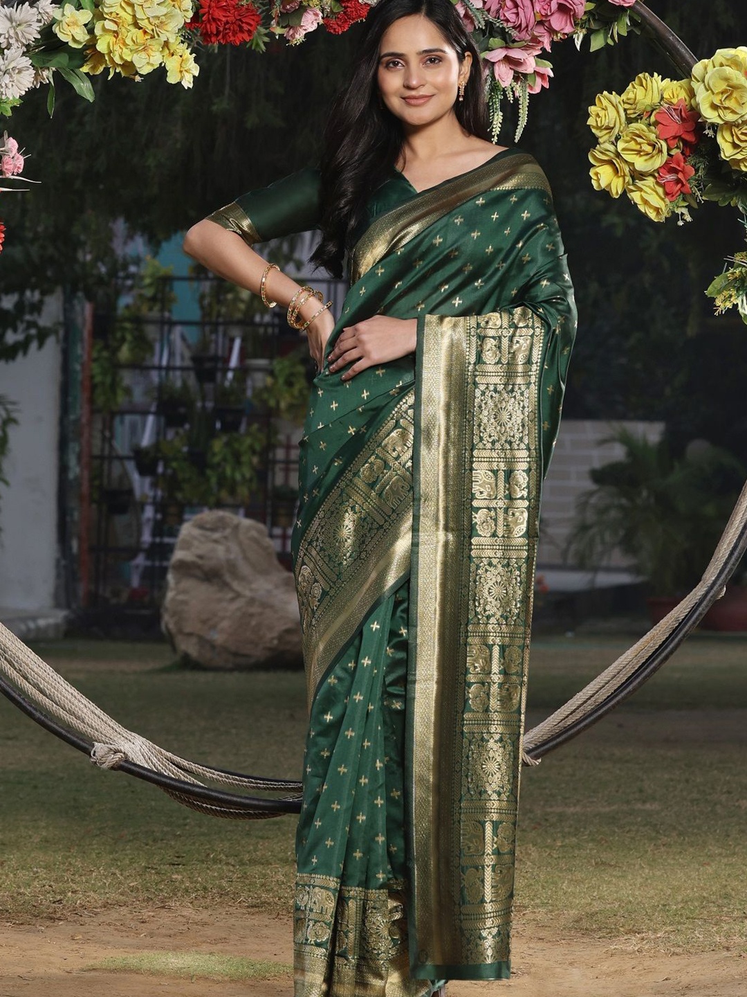 

Sarvada Woven Design Zari Silk Blend Banarasi Saree, Green
