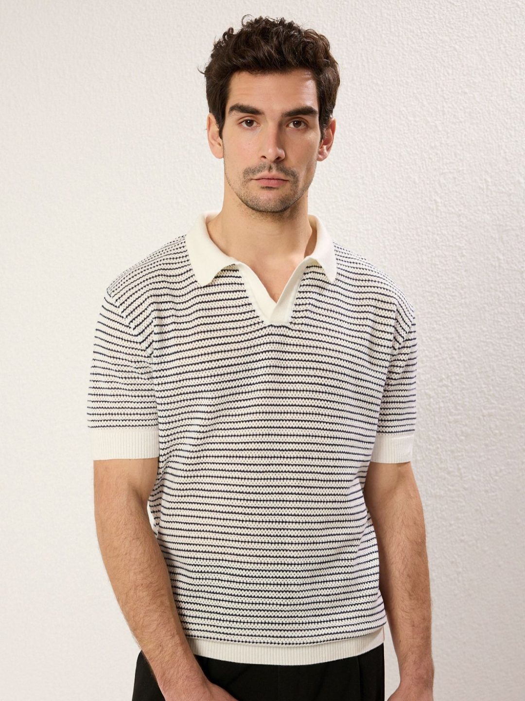 

Trendyol Men Striped Henley Neck Pockets T-shirt, Na