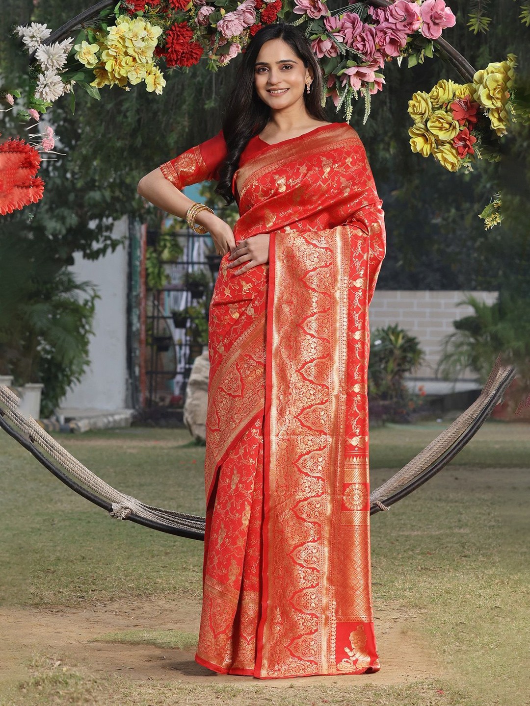 

Mitera Woven Design Zari Silk Blend Kanjeevaram Saree, Red