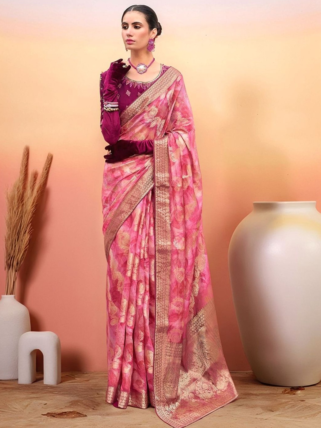 

Sangria Woven Design Saree With Unstitched Blouse, Pink