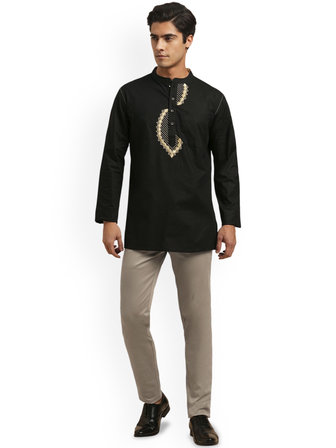 

Arch element Men Flared Sleeves Thread Work Kurta, Black