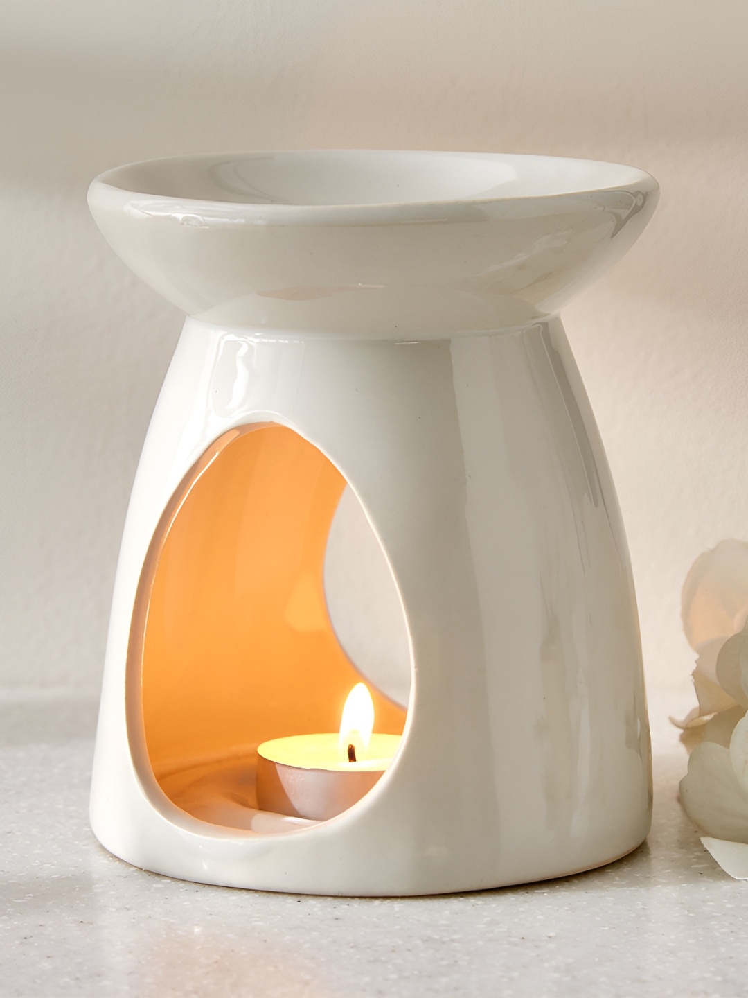 

Home Centre Adora Grey Glossy Ceramic Oil Burner