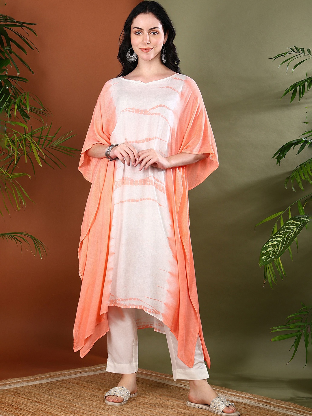 

Maaesa Women Dyed Flared Sleeves Thread Work Kaftan Kurta, Peach