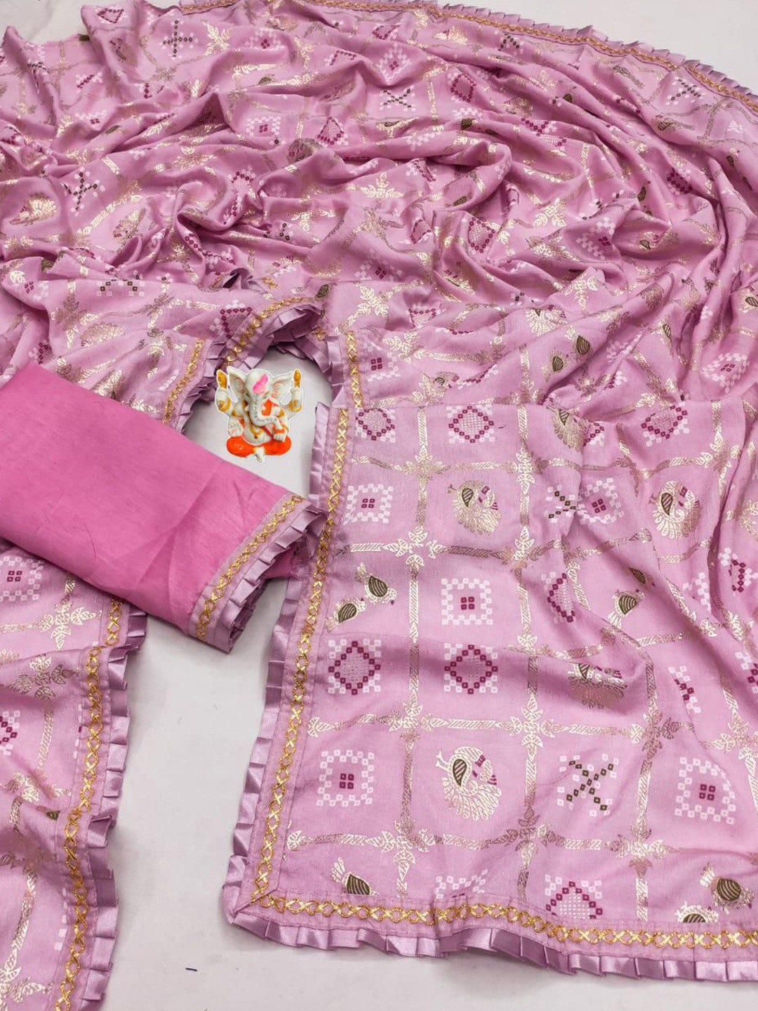 

PAYAL CREATION Bandhani Embroidered Pure Georgette Saree, Pink