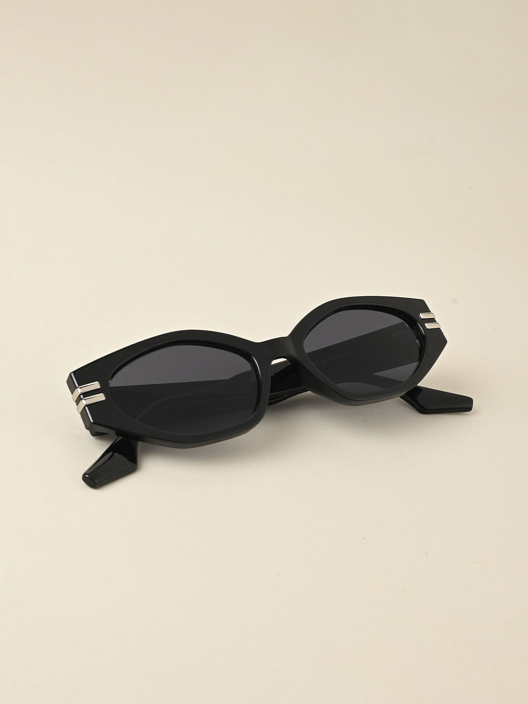 

IDOR Women Oval Sunglasses with UV Protected Lens, Black