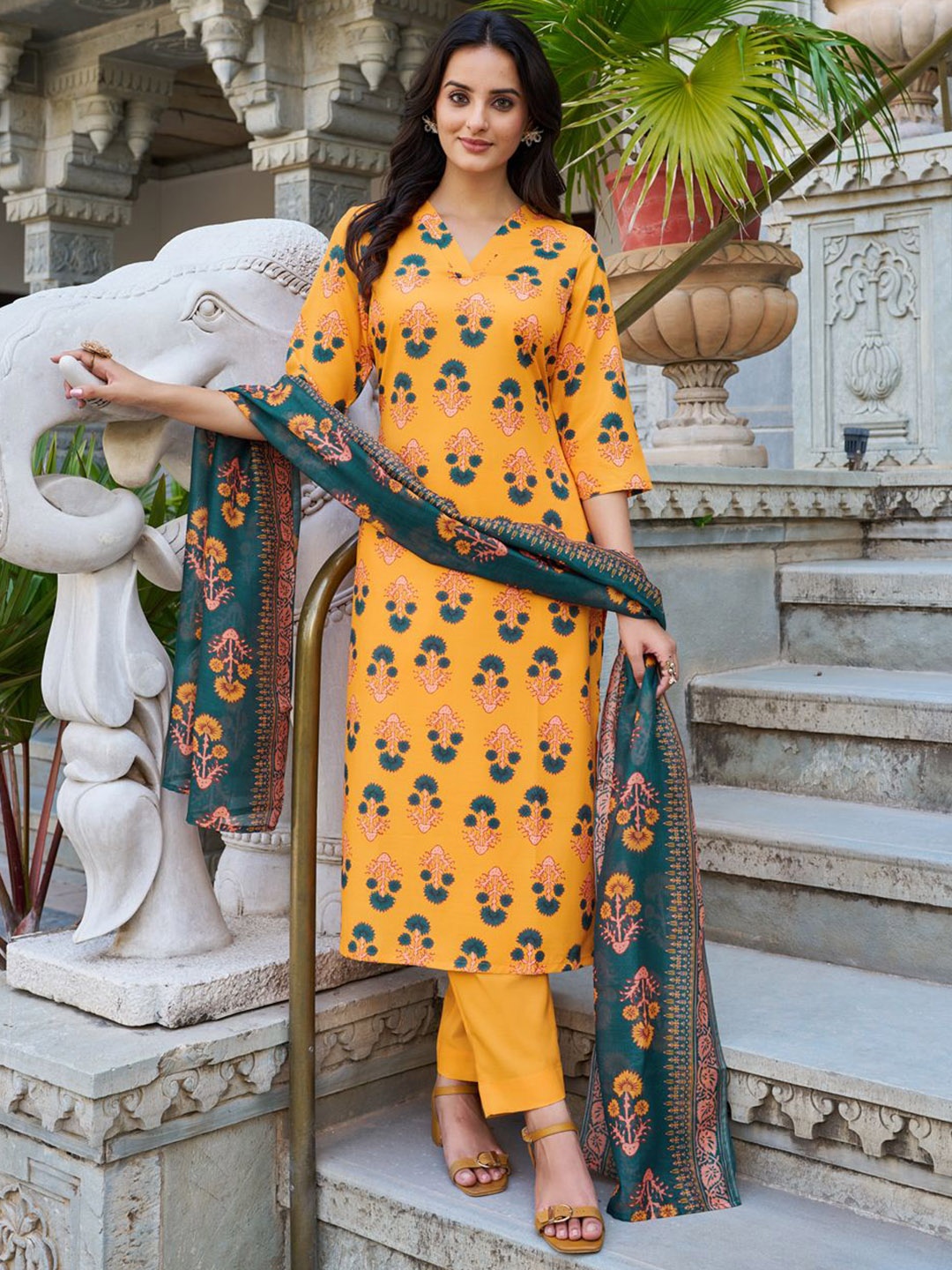 

Moda Rapido Women Floral Printed Regular Kurta with Trousers & With Dupatta, Yellow