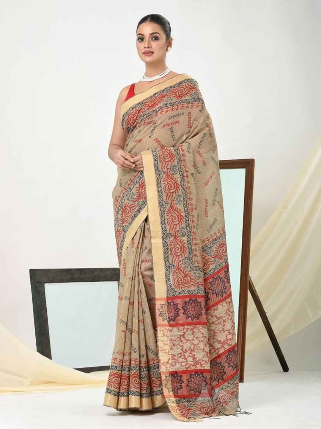 

VIBHAVARI Ethnic Motifs Zari Silk Blend Saree, Beige