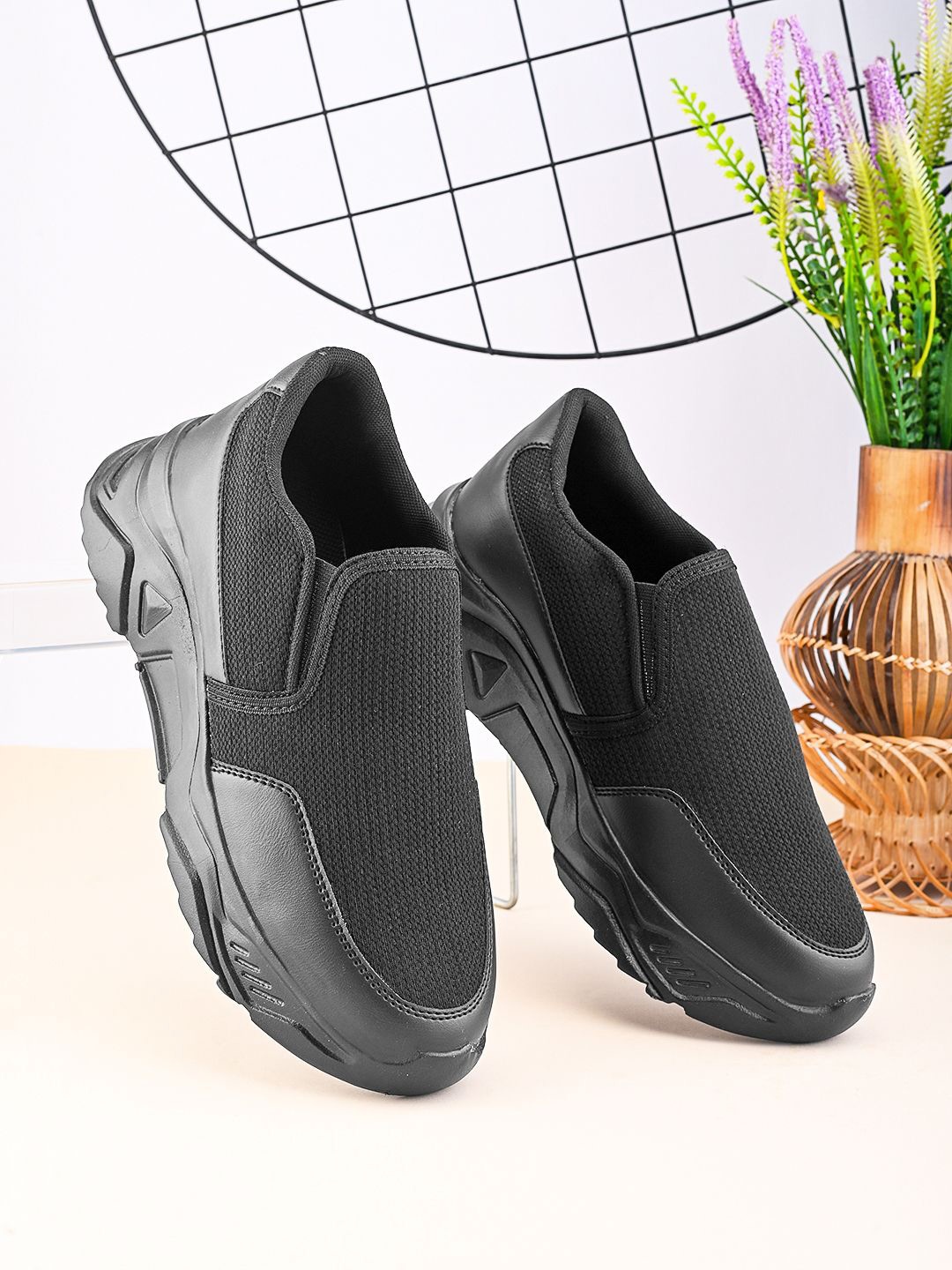 

The Roadster Lifestyle Co. Women Running Walking Training Shoes, Black