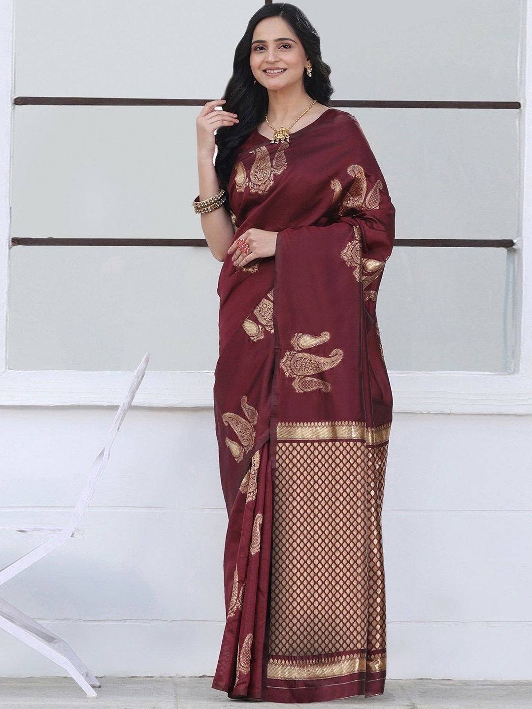 

Nimidiya Woven Design Zari Silk Blend Kanjeevaram Saree, Maroon