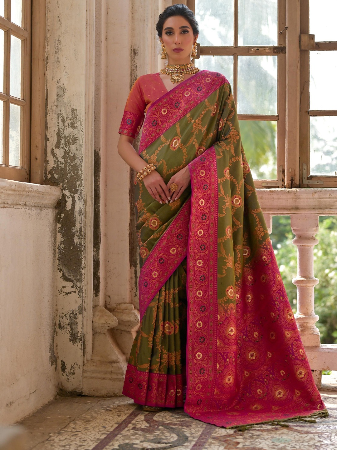 

Ekta Textiles Woven Design Zari Pure Silk Handloom Banarasi Saree, Green