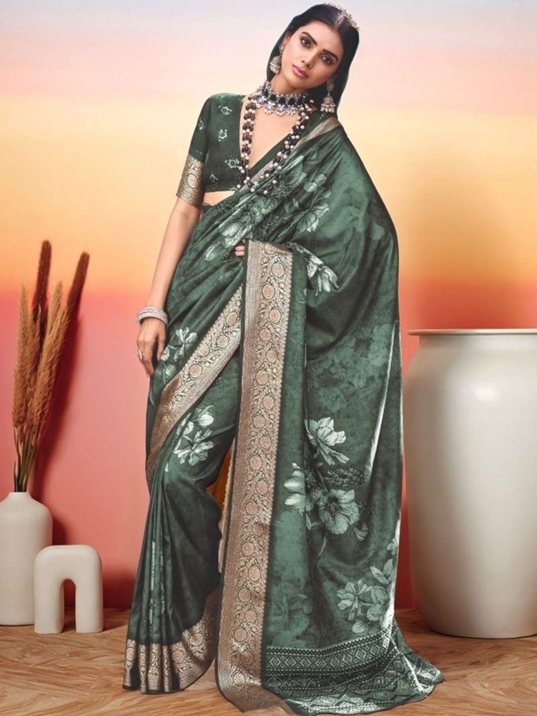 

Sangria Digital Floral Printed Saree With Blouse, Green