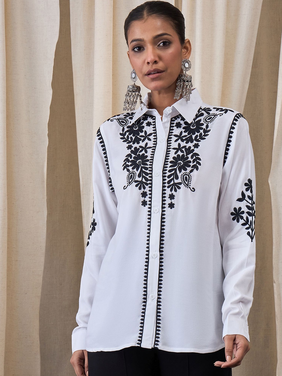 

Anouk Ethnic Motifs Embroidered Shirt Collar Thread Work Thread Work Kurti, White
