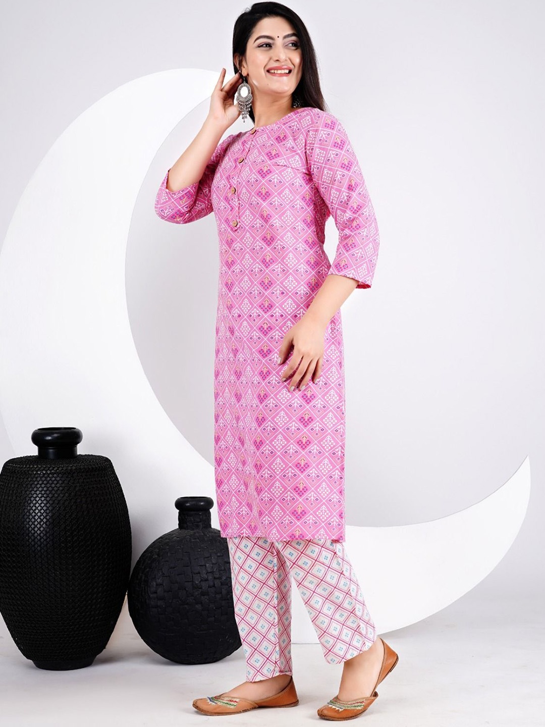 

Aasira Women Printed Regular Kurta with Trousers, Pink