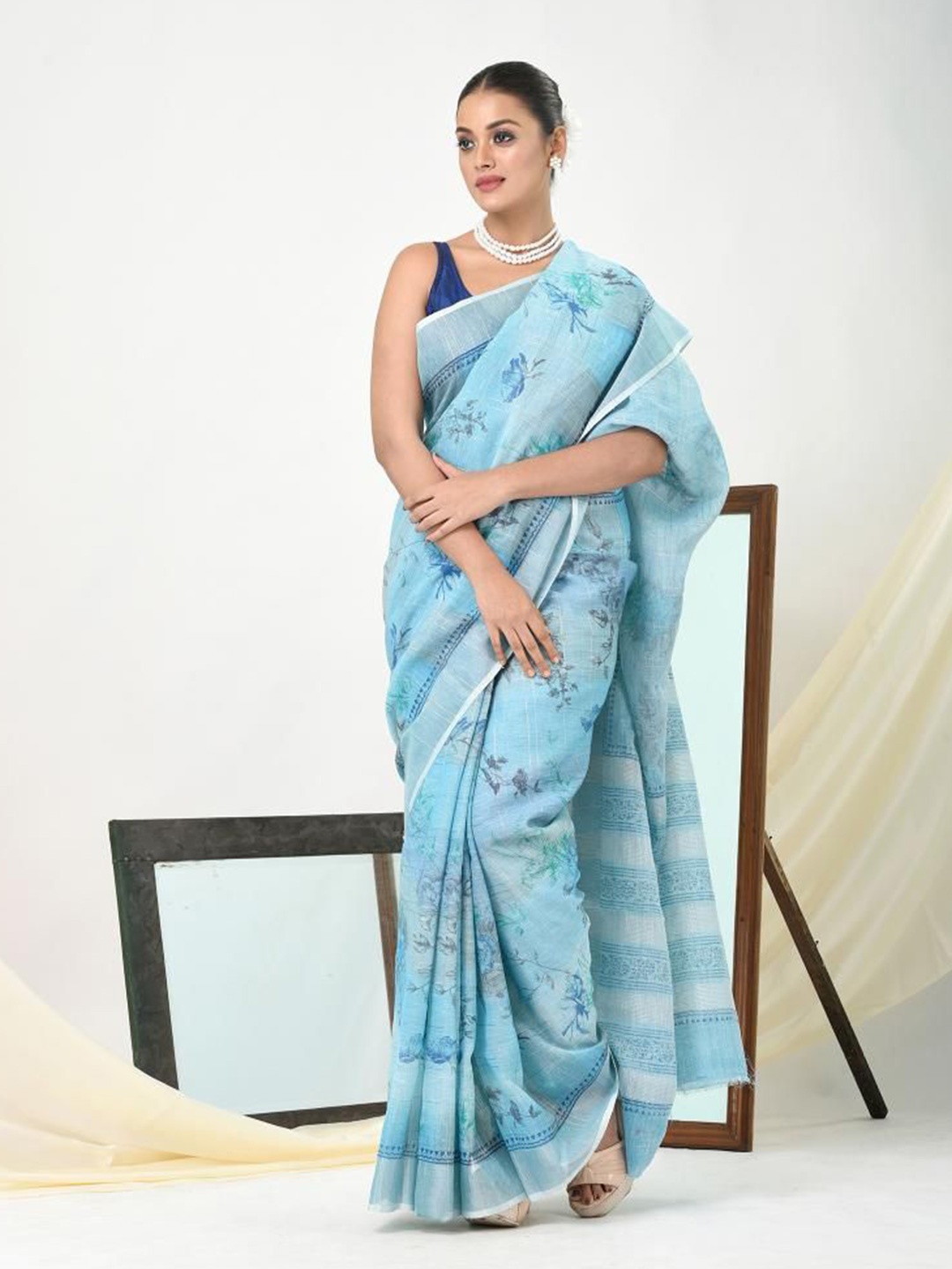 

VIBHAVARI Floral Zari Linen Blend Saree, Blue