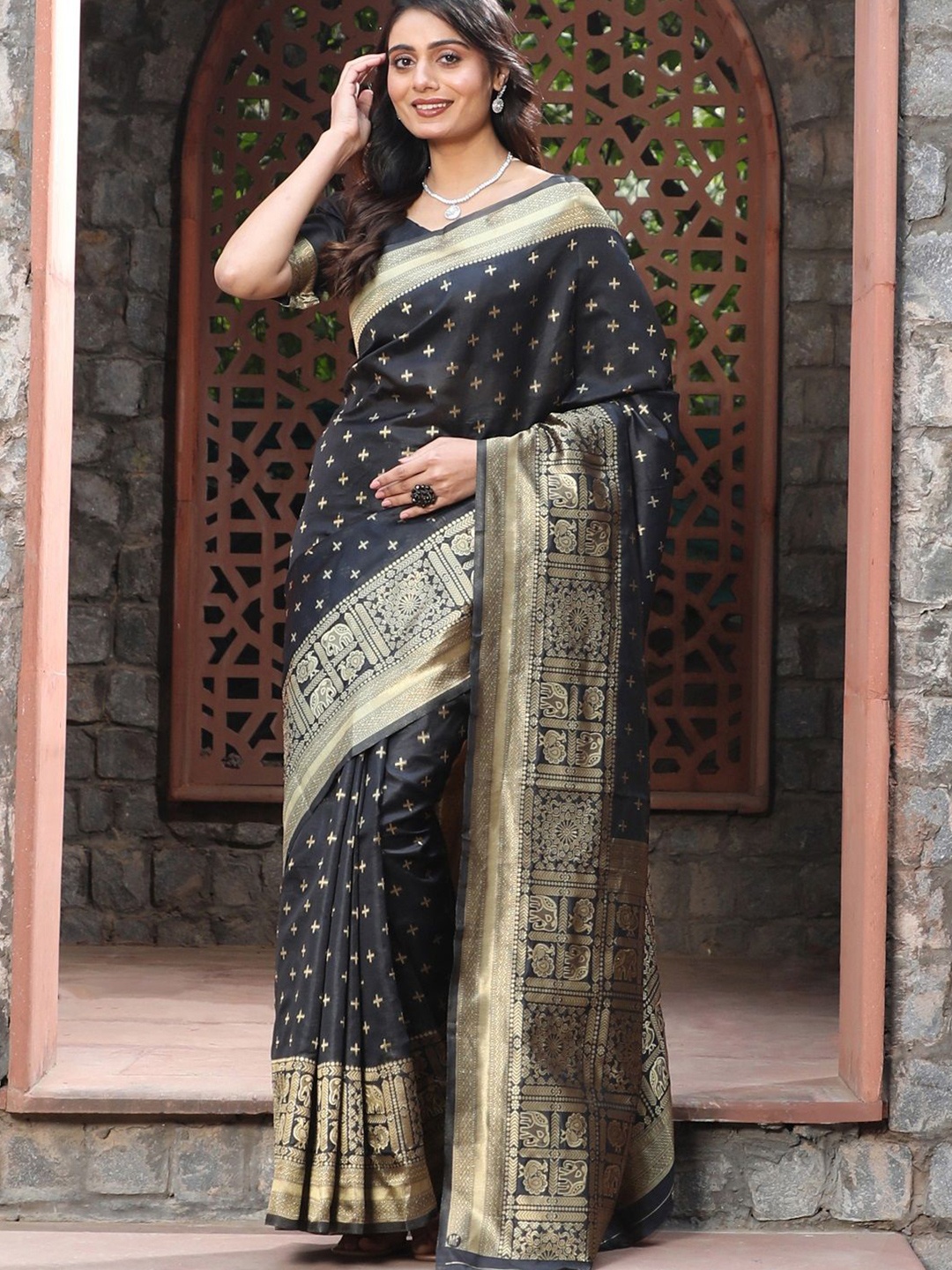 

Sarvada Woven Design Zari Silk Blend Banarasi Saree, Black