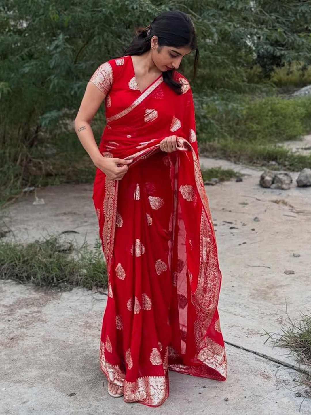 

PAYAL CREATION Woven Design Zari Pure Georgette Saree, Red