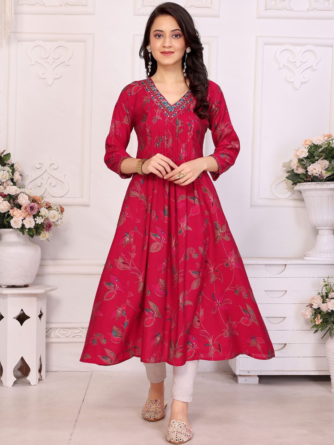 

Rangita Women Embroidered Thread Work Anarkali Kurta, Red