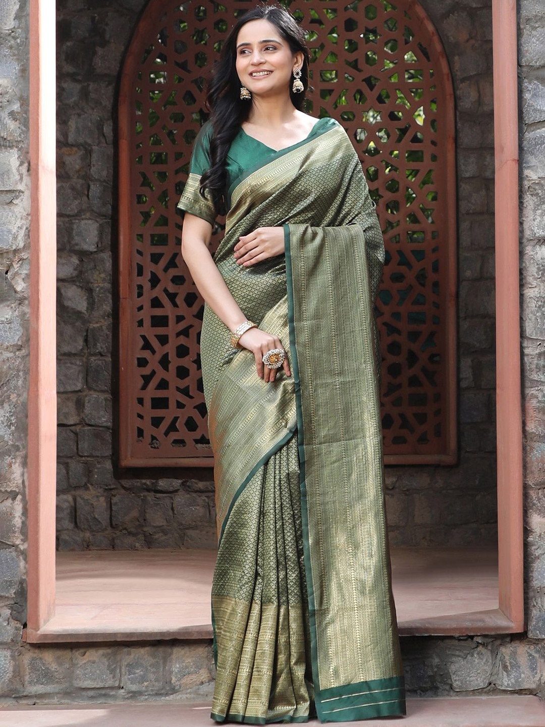 

ORUS Woven Design Zari Silk Blend Kanjeevaram Saree, Green