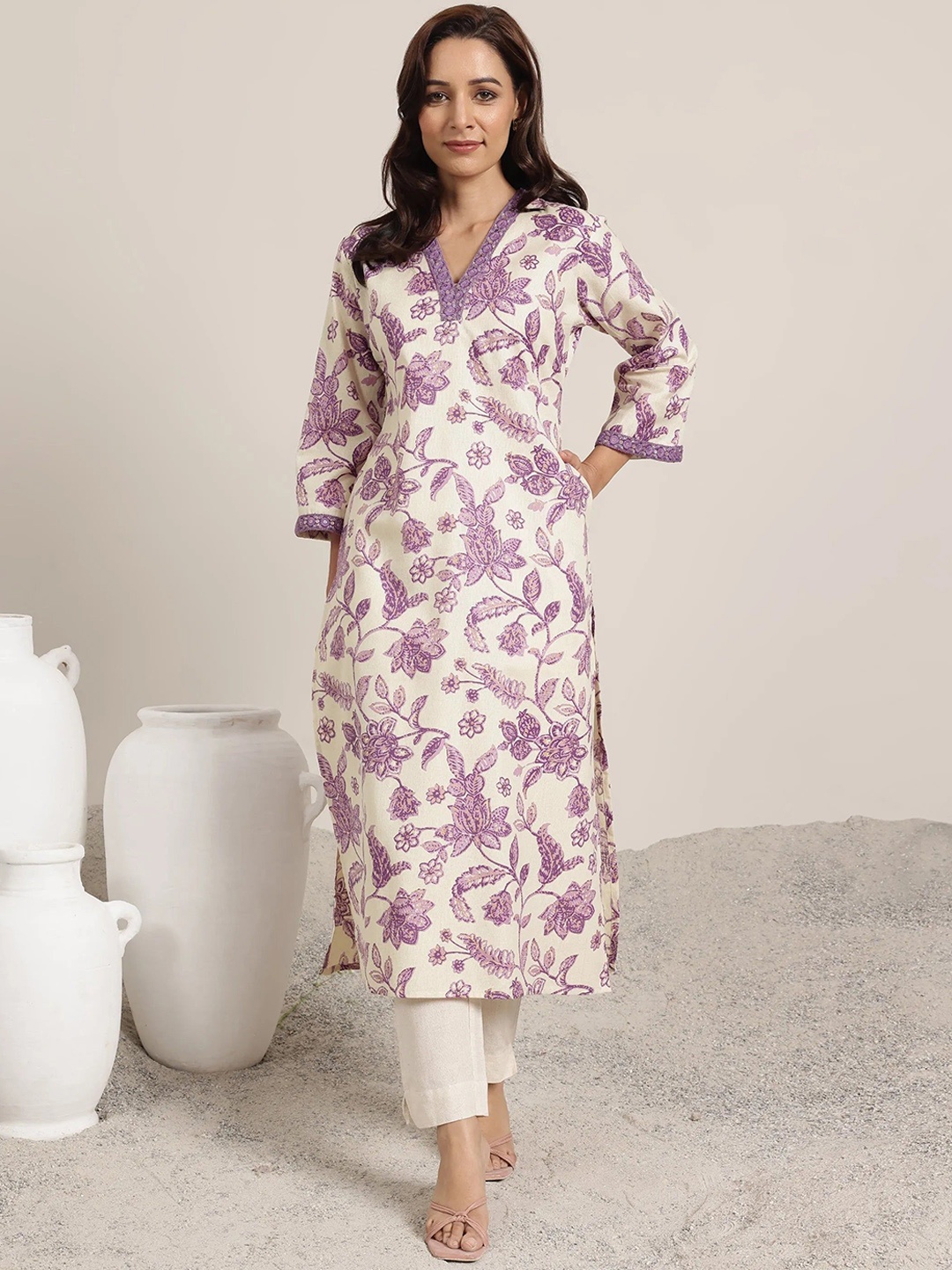 

PHYSIL Women Floral Embroidered Floral Kurta, Cream