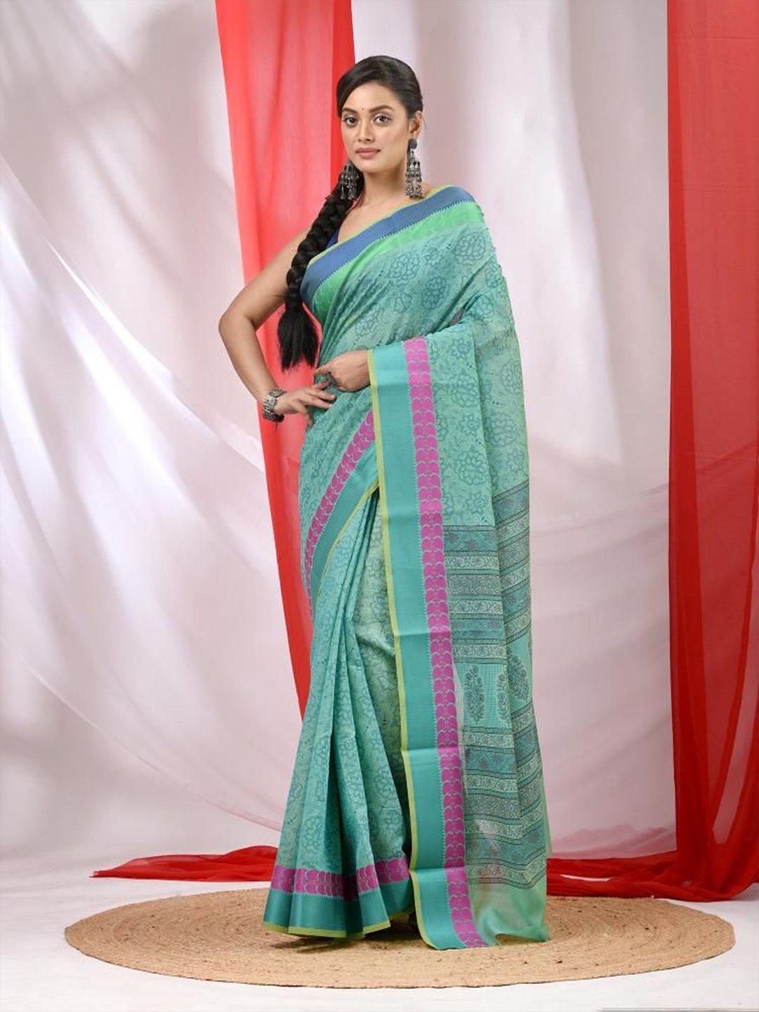 

VIBHAVARI Floral Saree, Green